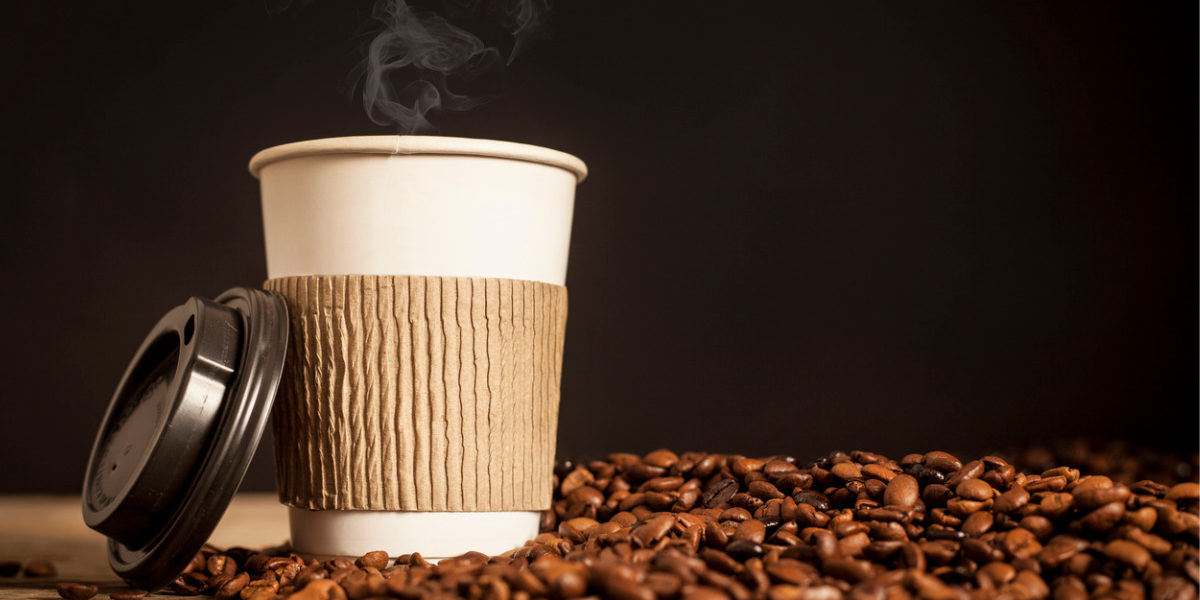 paper-cup-of-coffee-on-black-background-picture-id627887700 Coffee to go Bescher