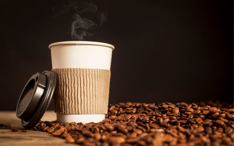 paper-cup-of-coffee-on-black-background-picture-id627887700 Coffee to go Bescher