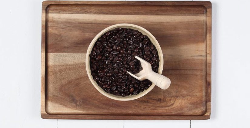 Kaffeebohnen in Schale