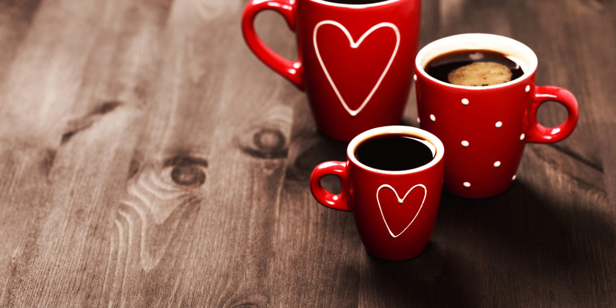 three-red-coffee-cups-picture-id502838756 rote Tassen mit Decaf Kaffee