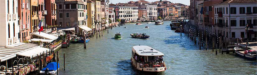Venedig Kanal mit Booten