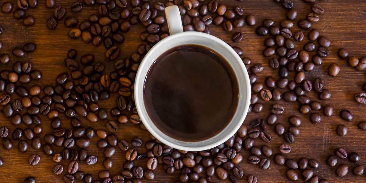 Schwarzer Kaffee in der Tasse